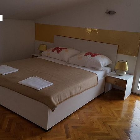 Apartments Mercep Омиш Экстерьер фото